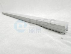 為什么線條燈硅膠燈罩?jǐn)D出時(shí)要噴油？